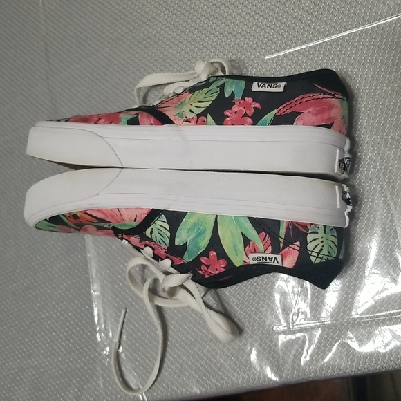 Vans - Picture 8 of 15